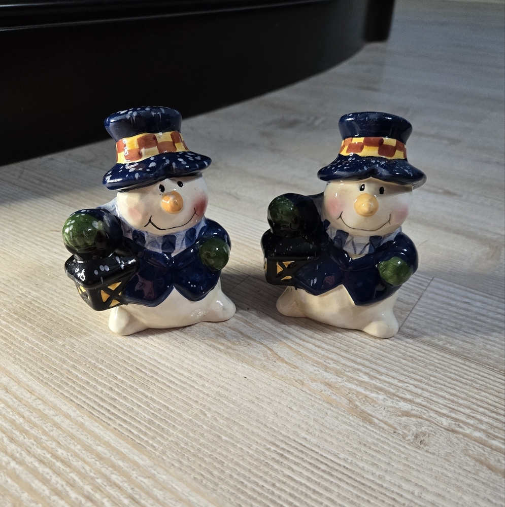 Earthenware Snowman Salt & Pepper Shakers